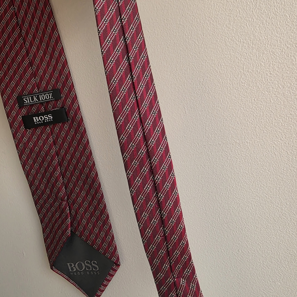 BOSS Hugo Boss Red Geometric Diagonal Stripe Silk Tie | Made in Italy - Picture 12 of 14